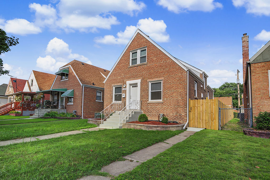 11325 S Avenue H Property Photo 2