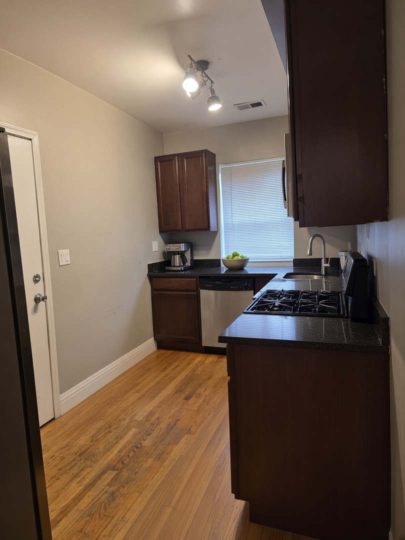 40 N Menard Avenue 1a Property Photo 3