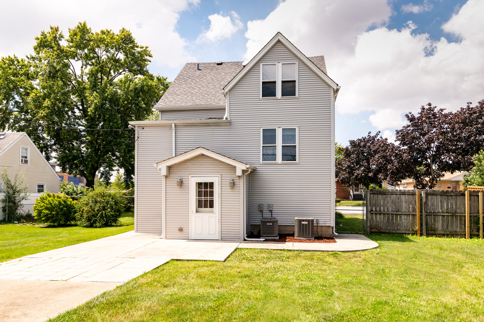 4829 Forster Avenue Property Photo 4