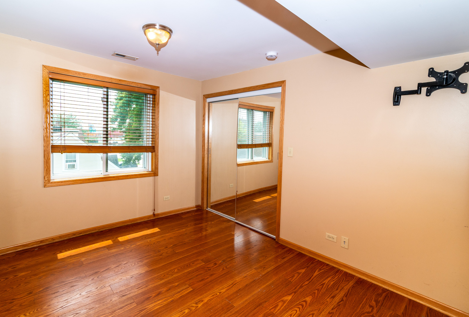 4829 Forster Avenue Property Photo 10
