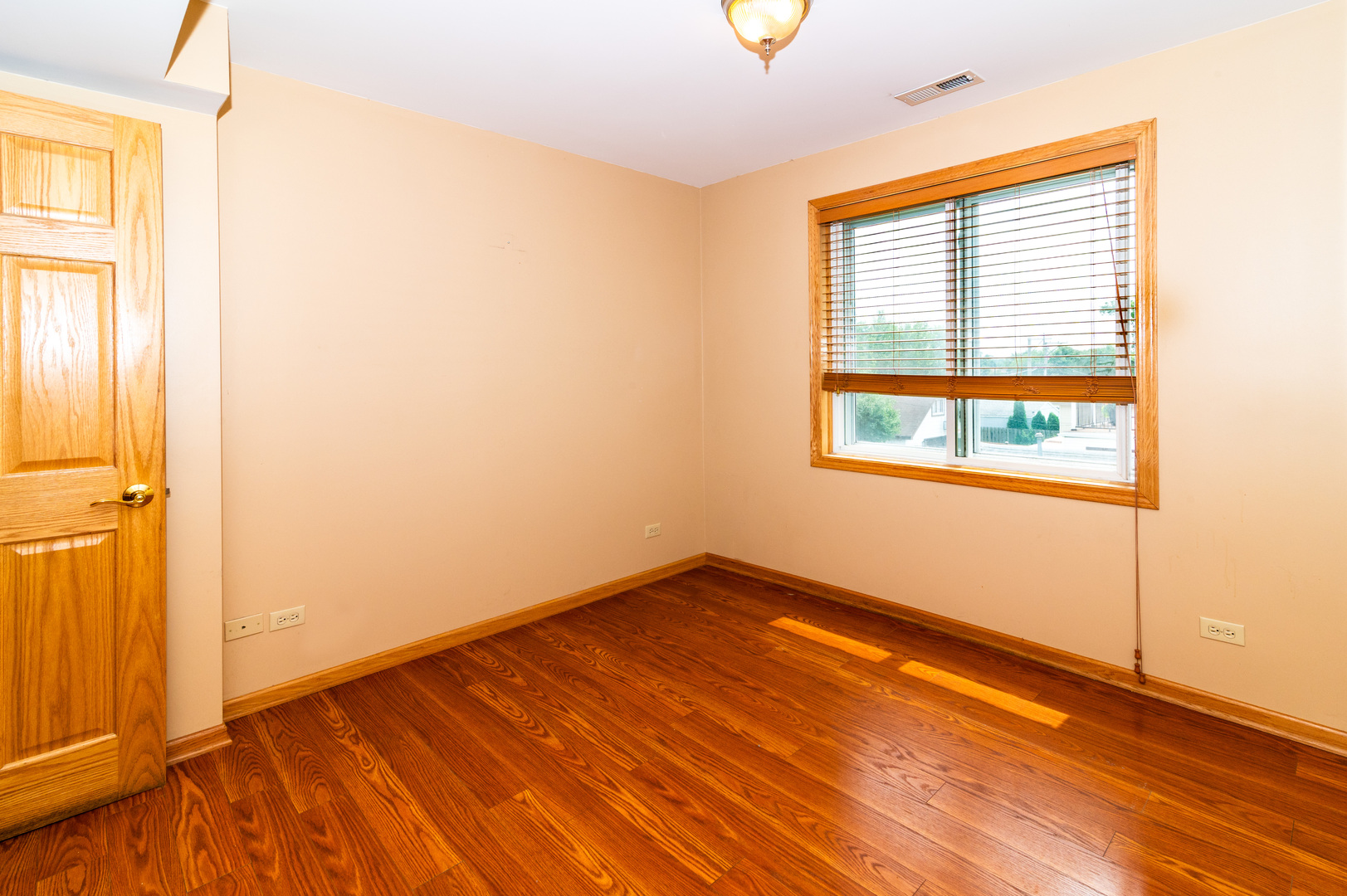 4829 Forster Avenue Property Photo 11