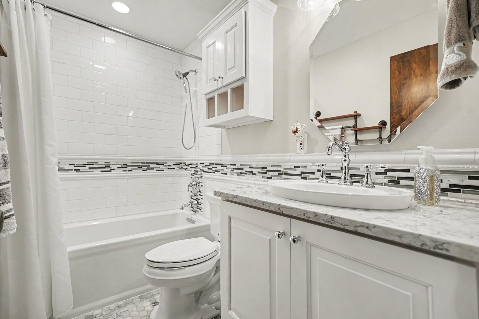 2070 Sapphire Lane Property Photo 5