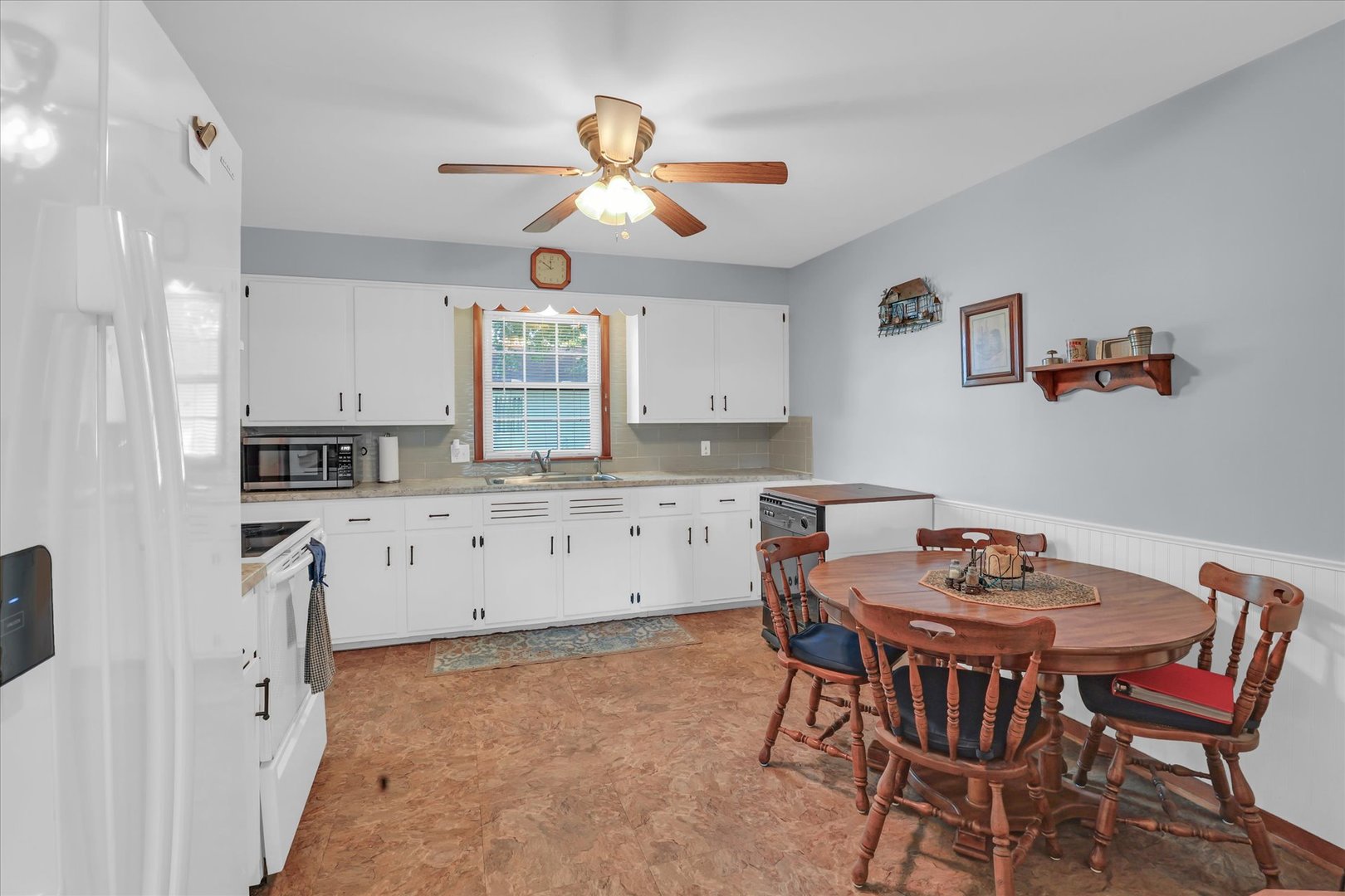 704 E Buckner Street Property Photo 10