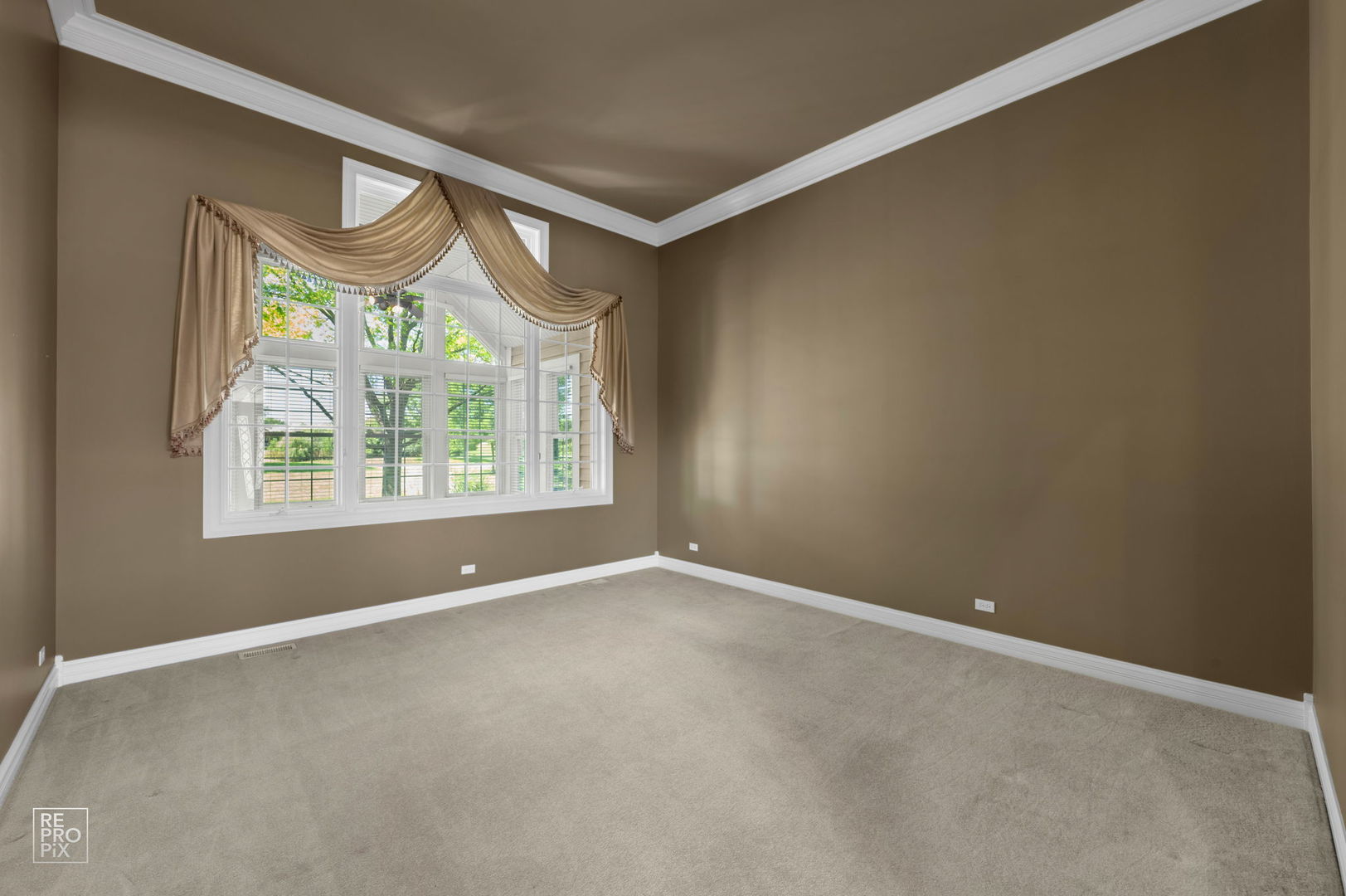 2197 Fargo Boulevard Property Photo 9