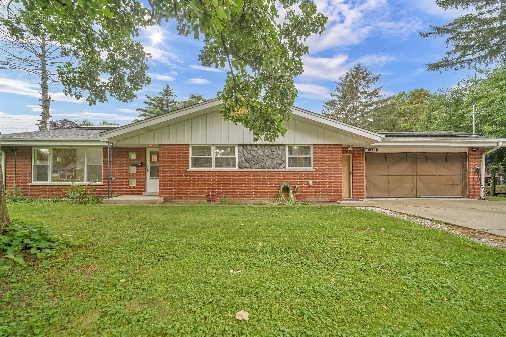 10718 S Neenah Avenue Property Photo 2