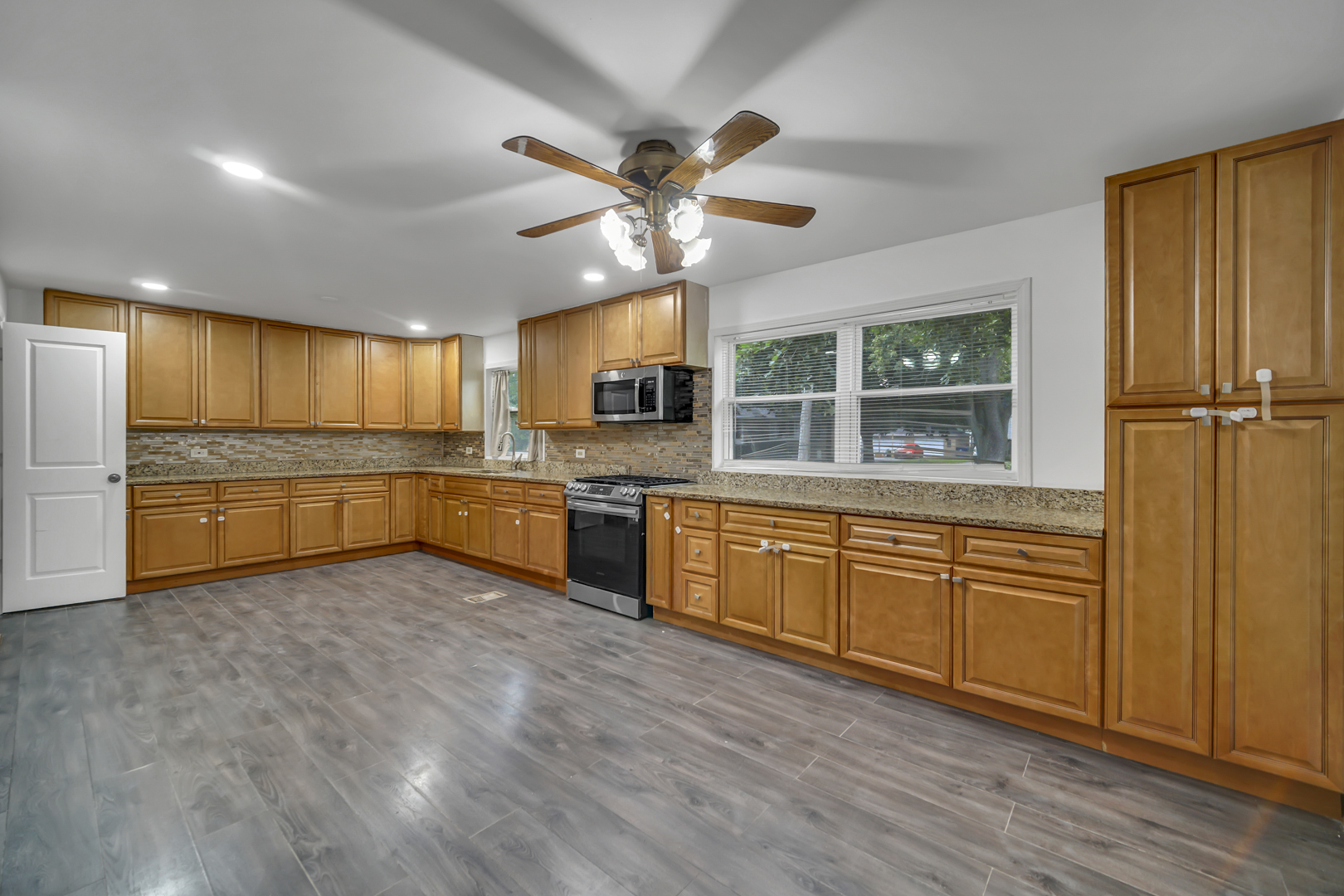 10718 S Neenah Avenue Property Photo 11