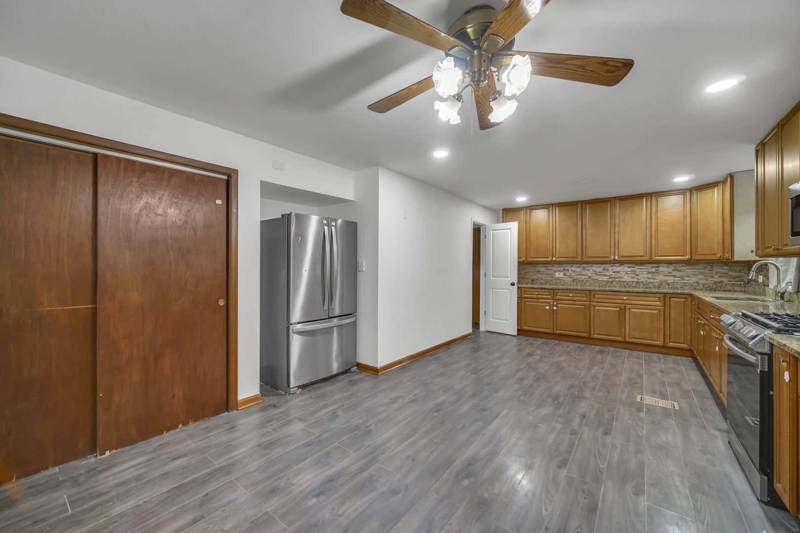 10718 S Neenah Avenue Property Photo 12