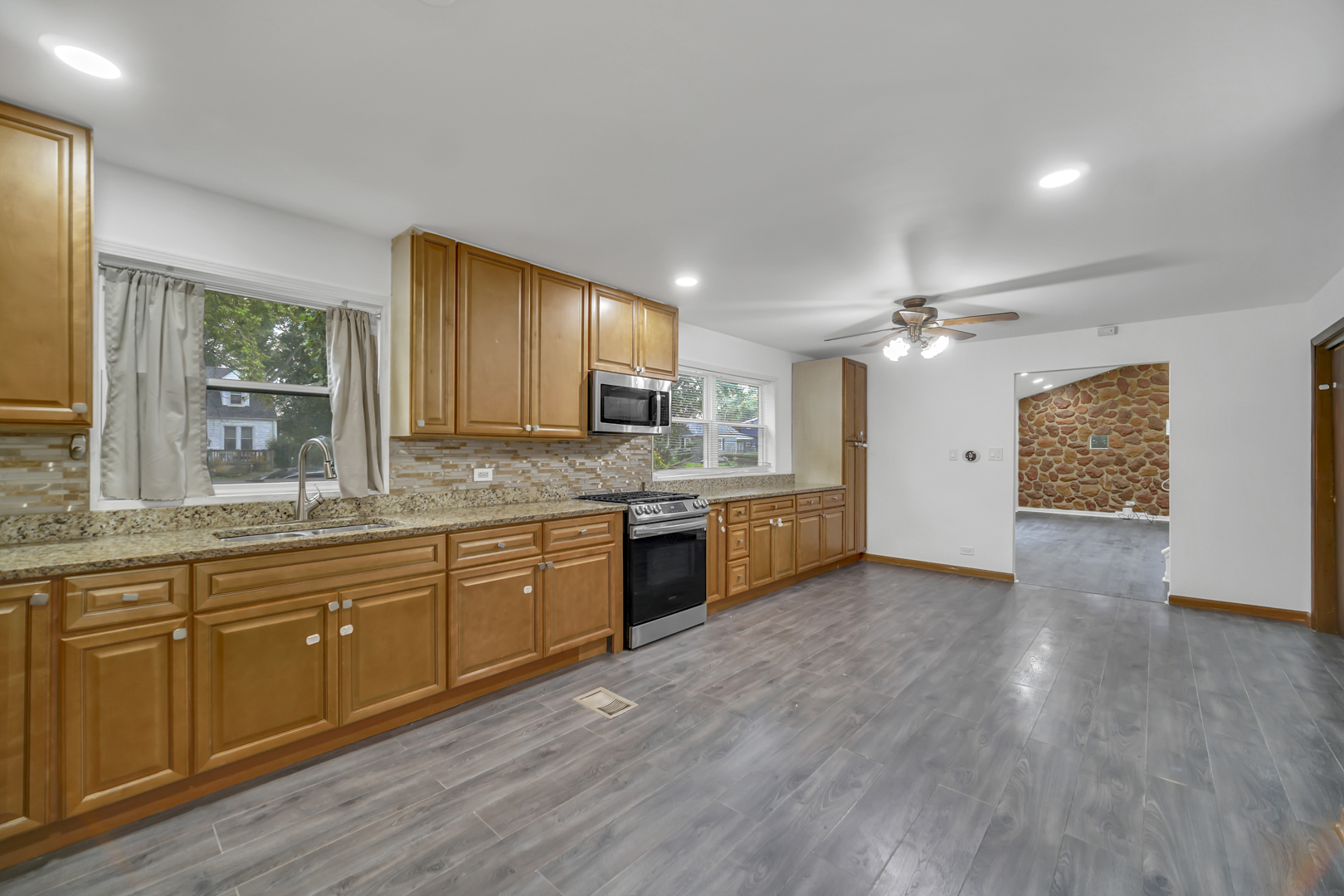 10718 S Neenah Avenue Property Photo 13