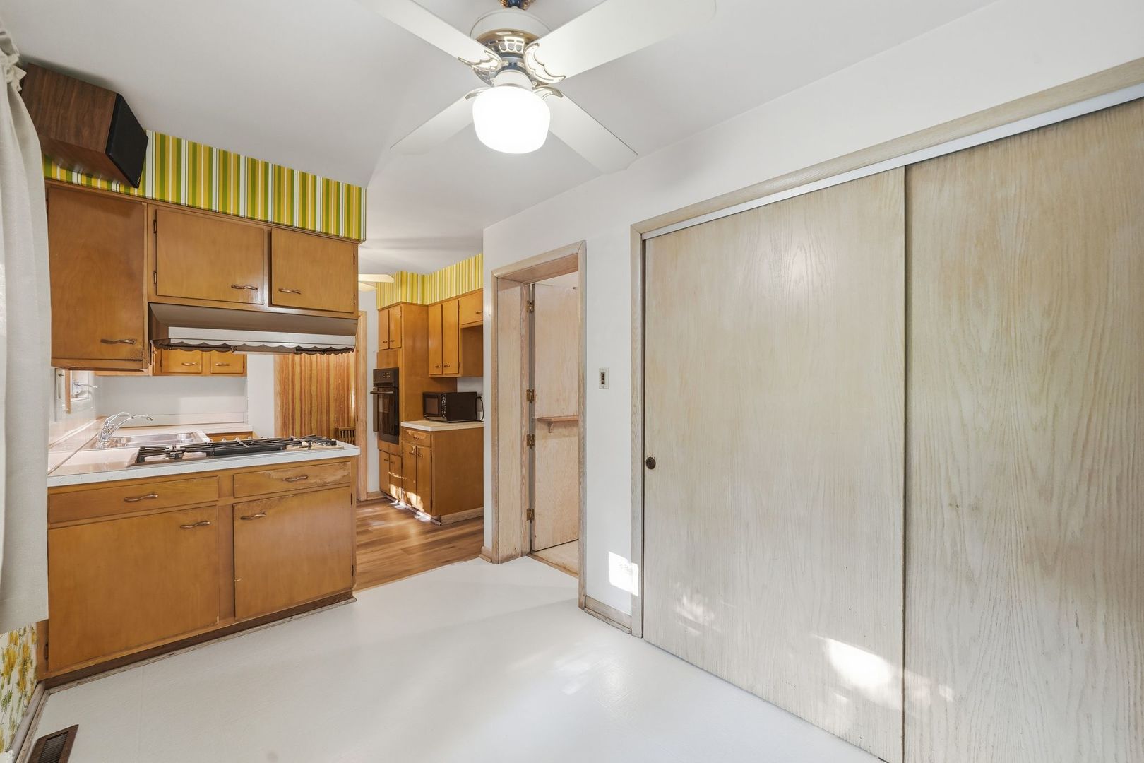 14545 Laporte Avenue Property Photo 16