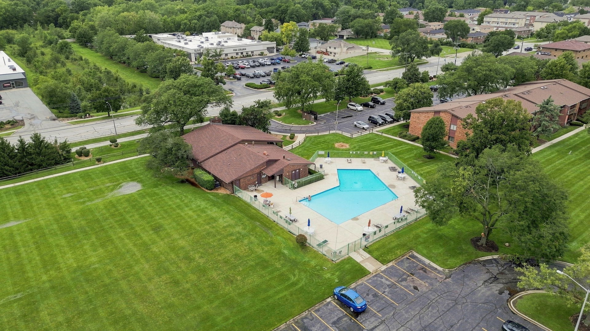 18075 Royal Oak Court 2s Property Photo 5