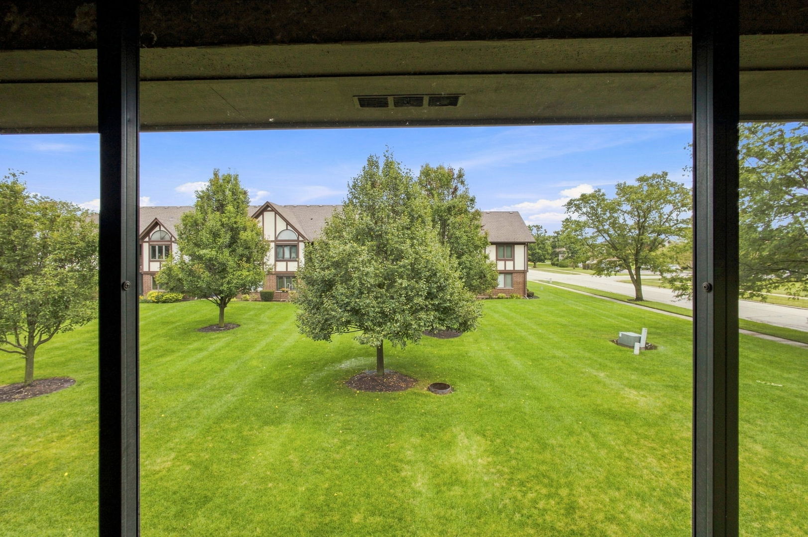 18075 Royal Oak Court 2s Property Photo 27