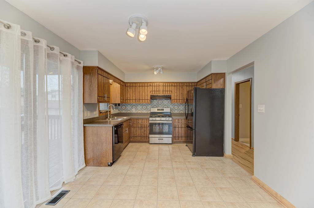 226 Manor Drive 1 Property Photo 6
