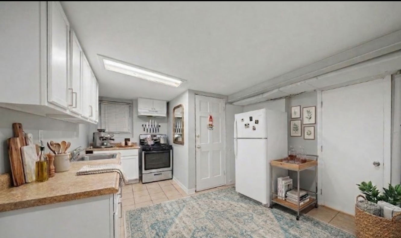 2206 N Kostner Avenue B Property Photo 10
