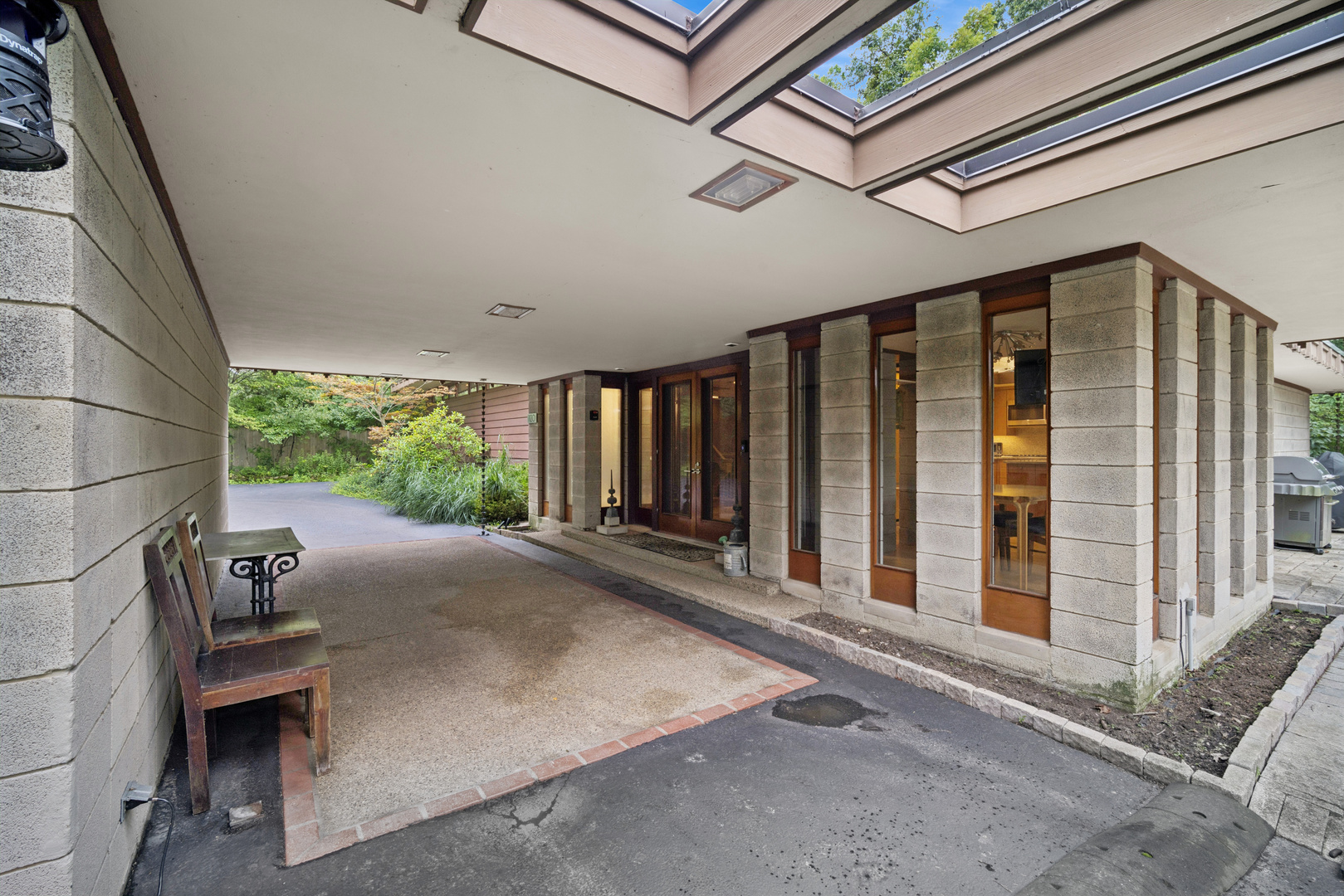 1120 Ridgewood Drive Property Photo 4