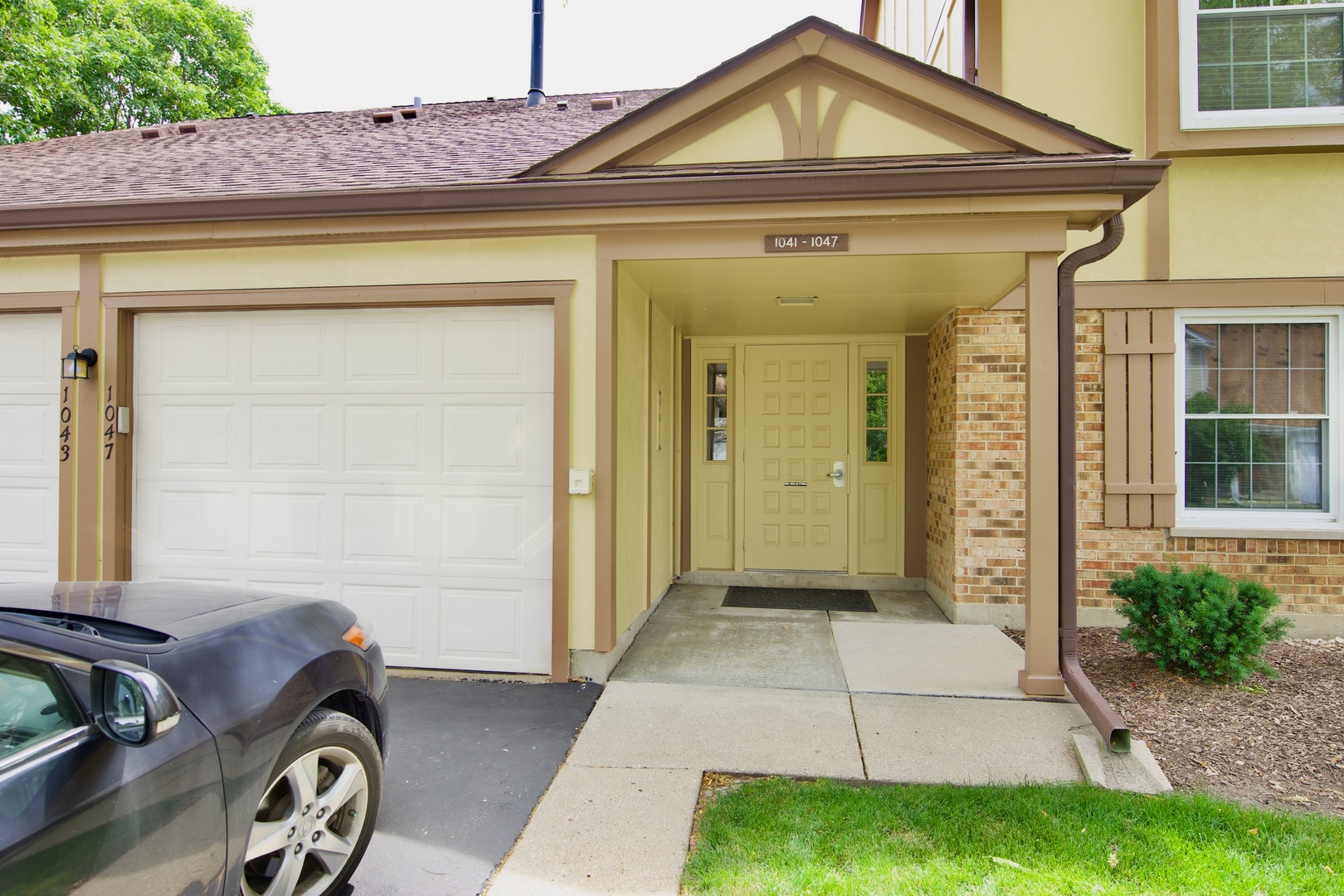 1047 AUBURN Lane 1047 Property Photo 1