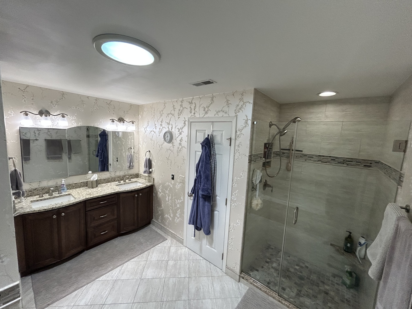 211 Village Drive Property Photo 13