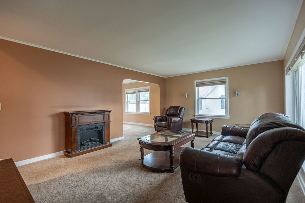 8024 S Christie Avenue Property Photo 8