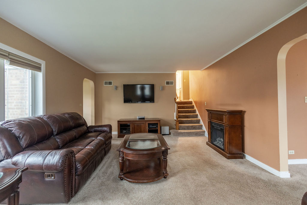 8024 S Christie Avenue Property Photo 10
