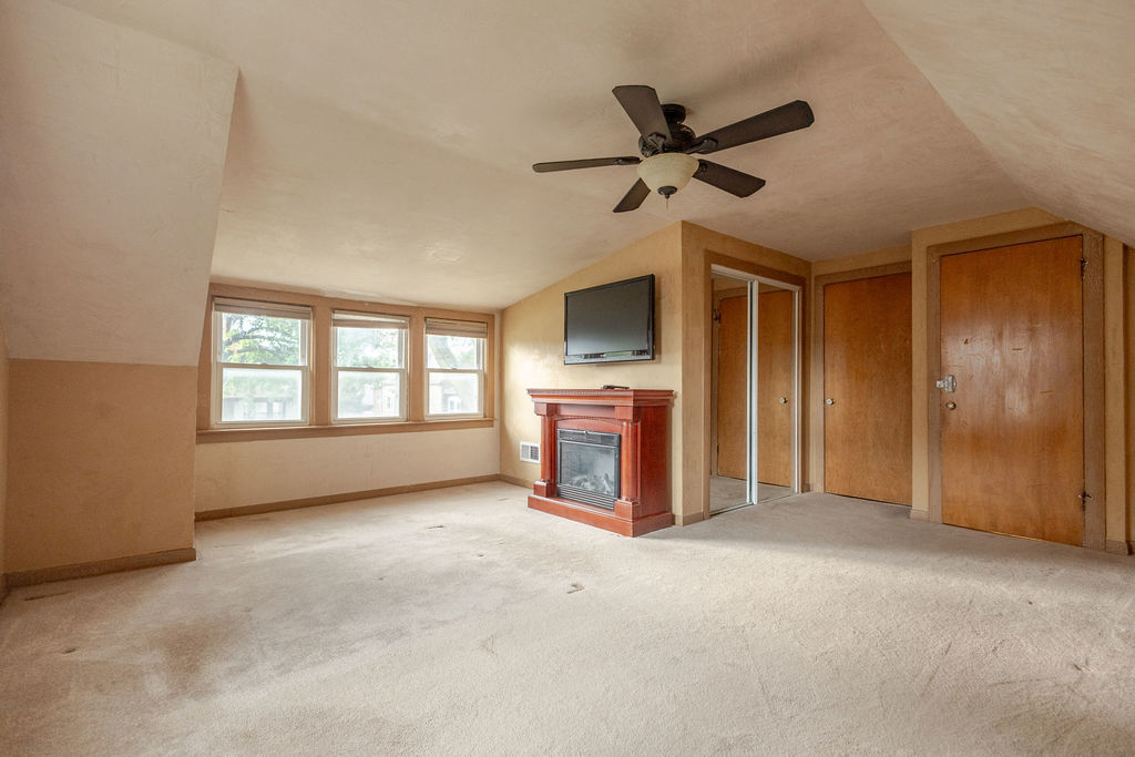 8024 S Christie Avenue Property Photo 15