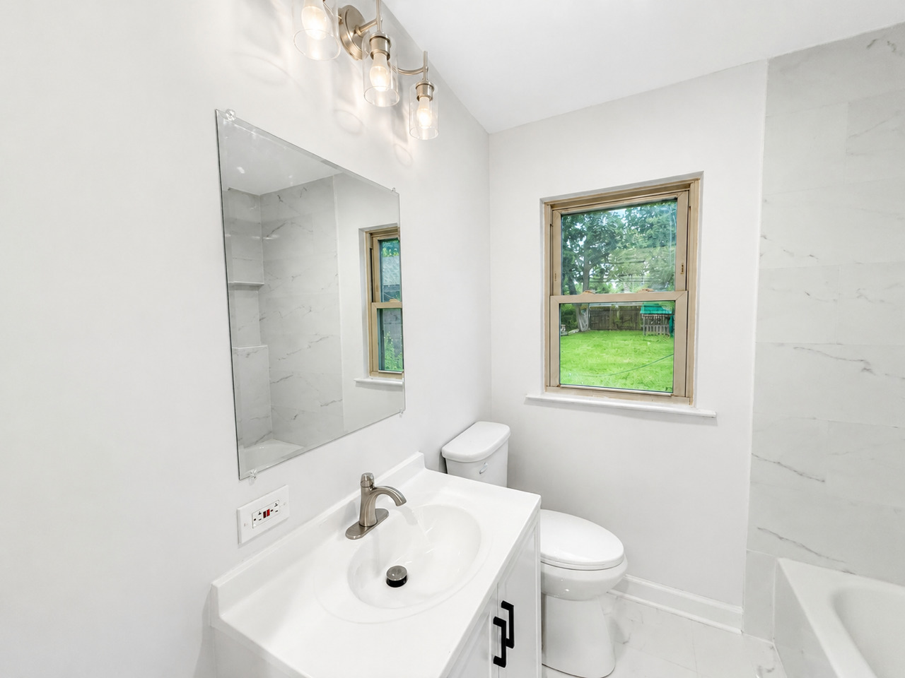 2130 Hawthorne Lane Property Photo 8