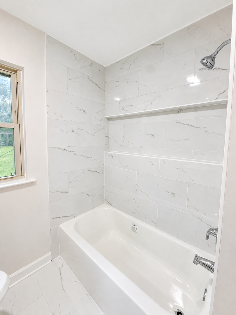 2130 Hawthorne Lane Property Photo 9