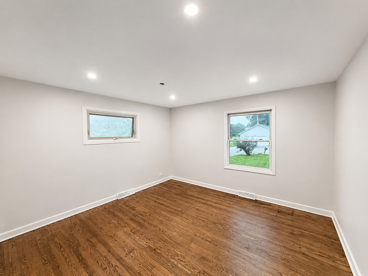 2130 Hawthorne Lane Property Photo 10
