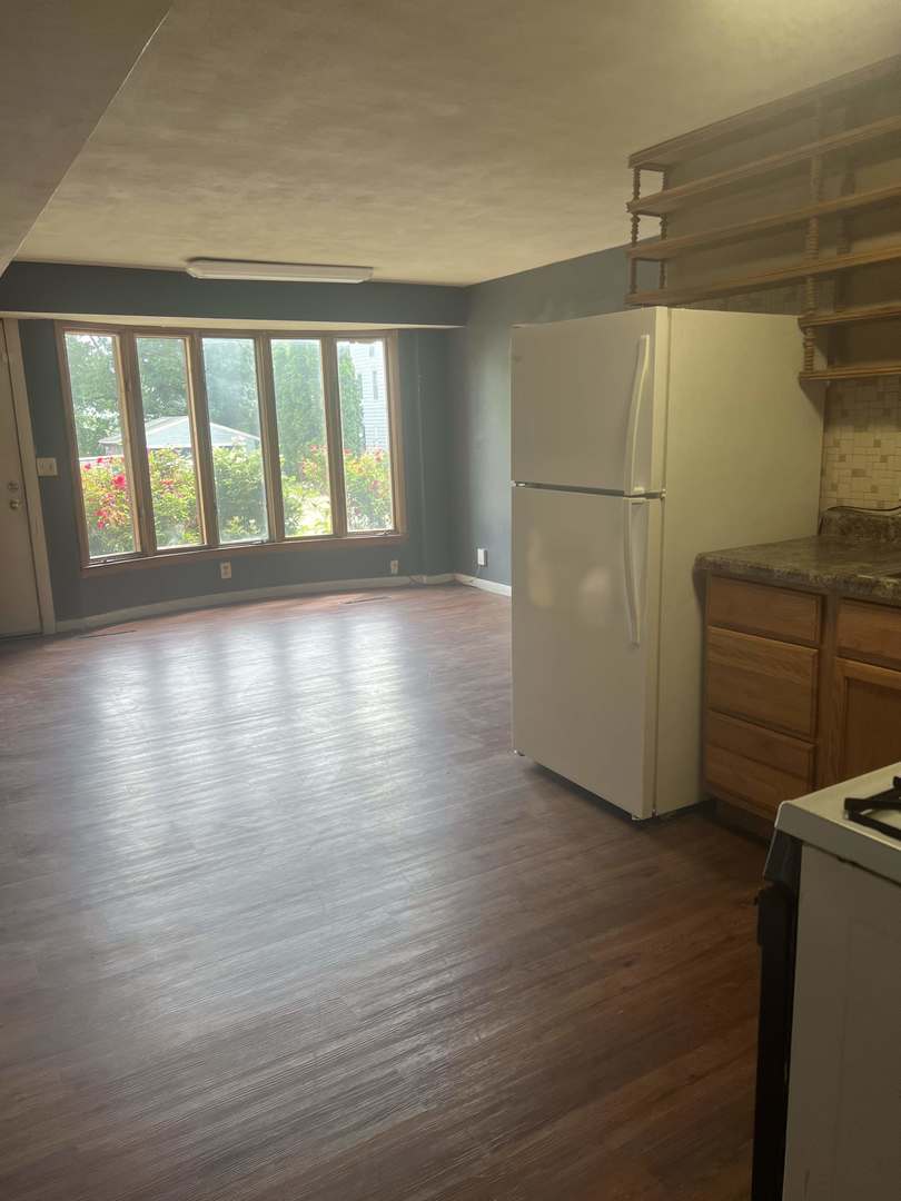1004 E College Avenue Property Photo 8