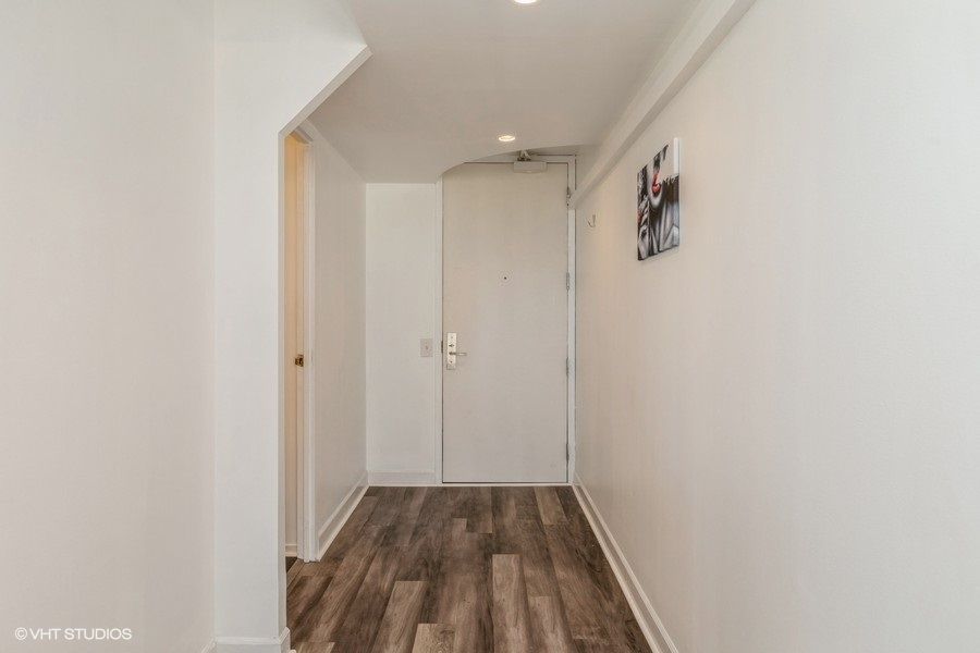 4343 N Clarendon Avenue 1518 Property Photo 9