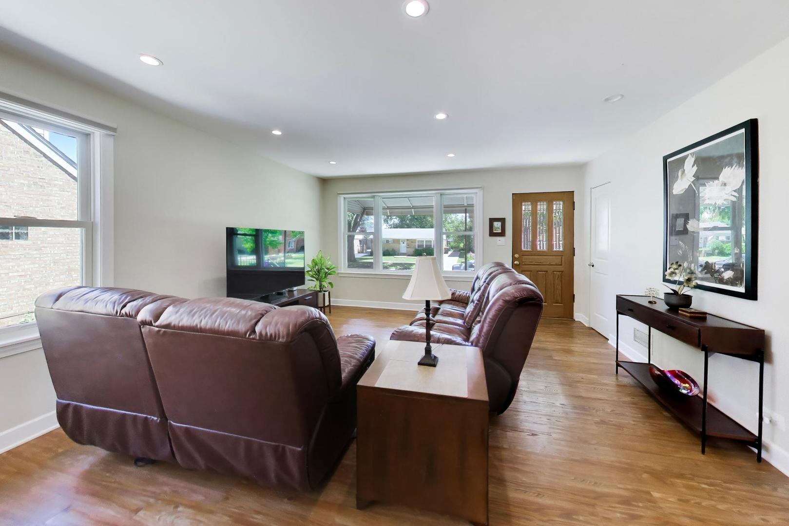 8312 N Oketo Avenue Property Photo 5