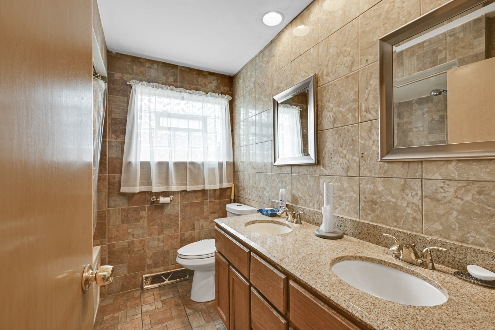 380 Bensley Avenue Property Photo 6