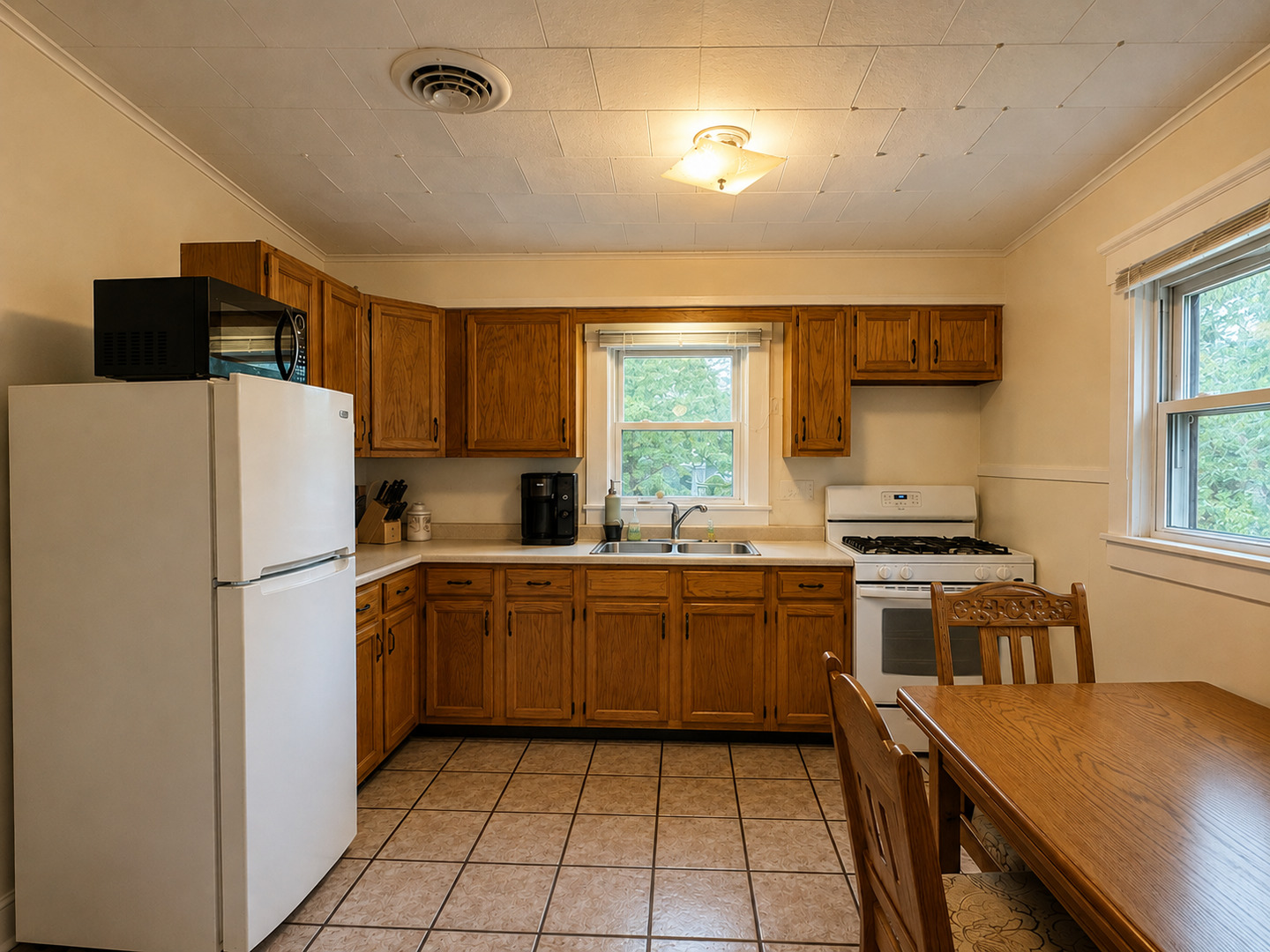 408 W Healey Street Property Photo 16