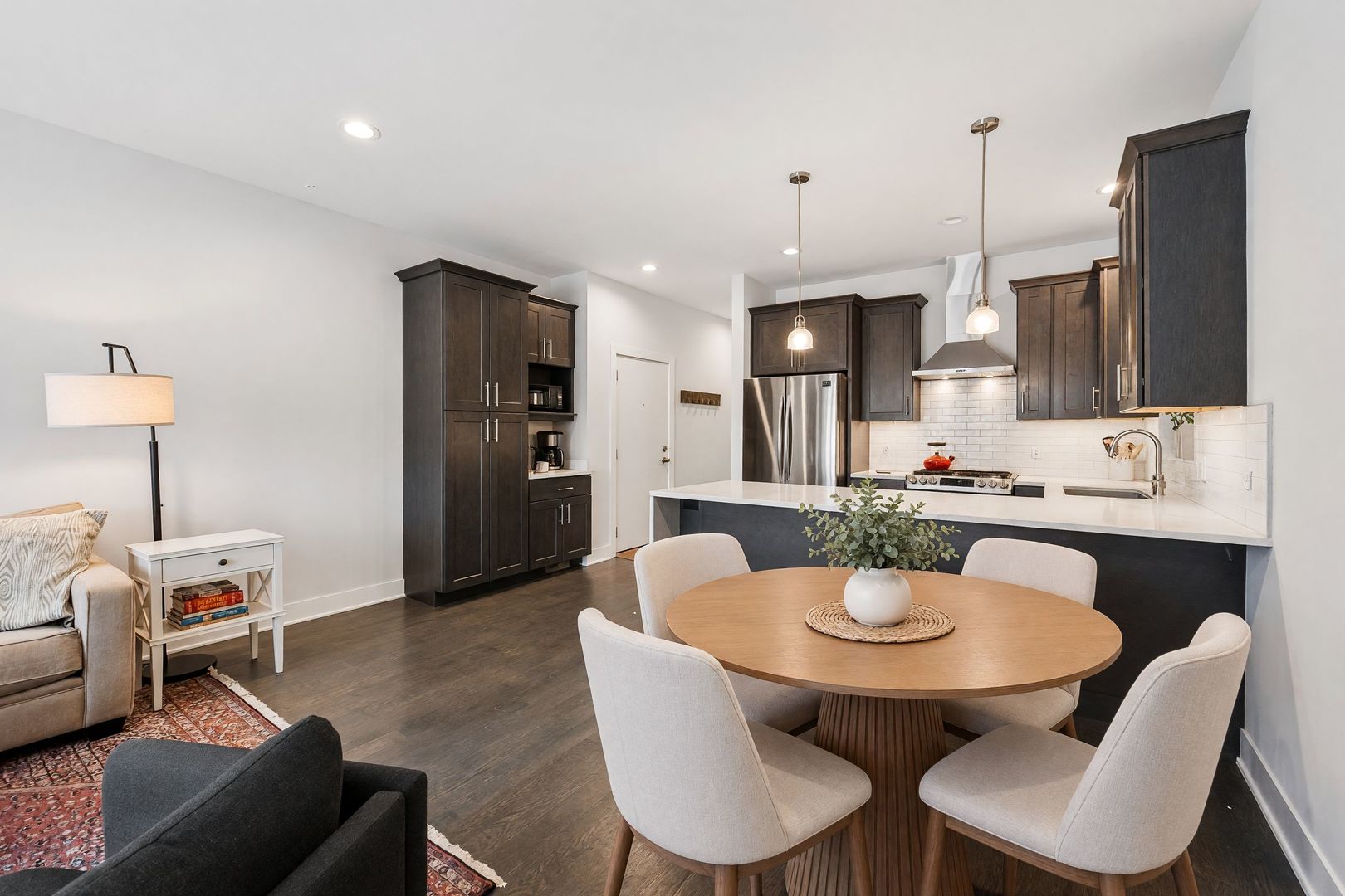 3340 N Lawndale Avenue 1n Property Photo 3