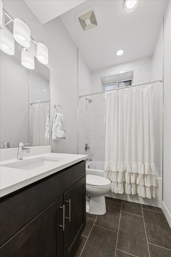 3340 N Lawndale Avenue 1n Property Photo 14