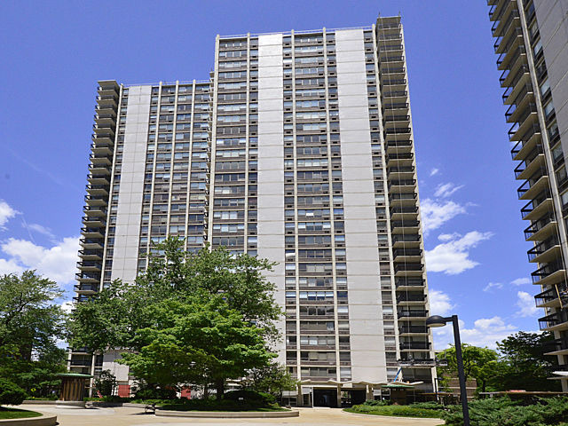 1460 N Sandburg Terrace 1503a Property Photo 1