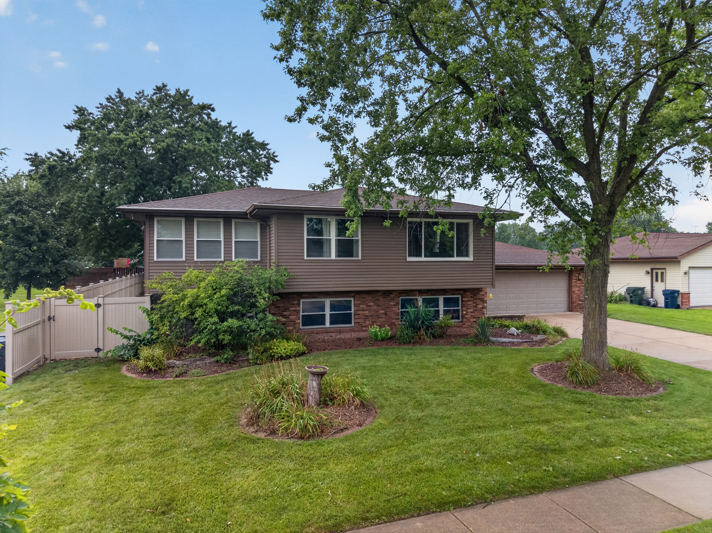 103 Deerpath Drive Property Photo 2