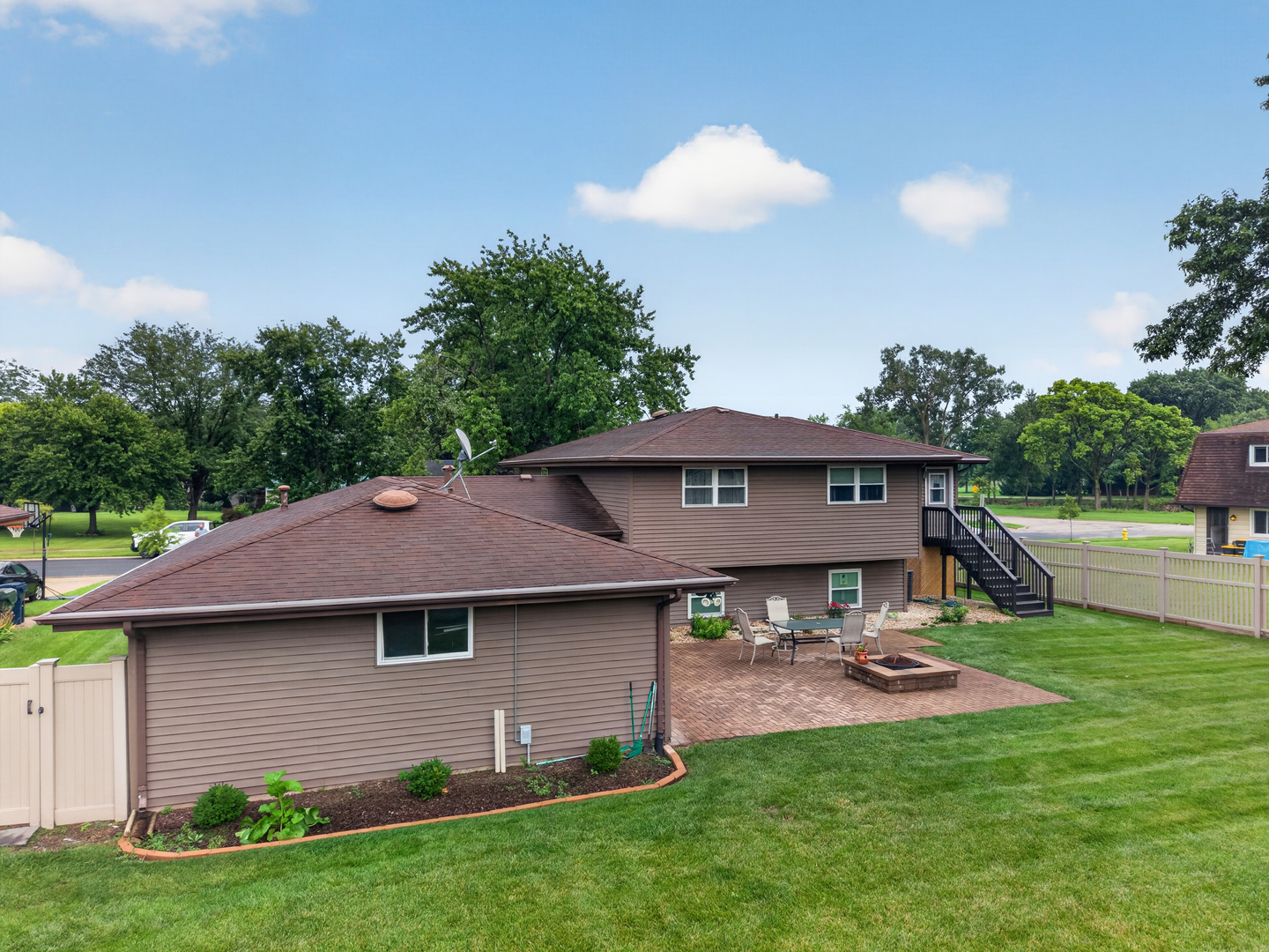 103 Deerpath Drive Property Photo 3