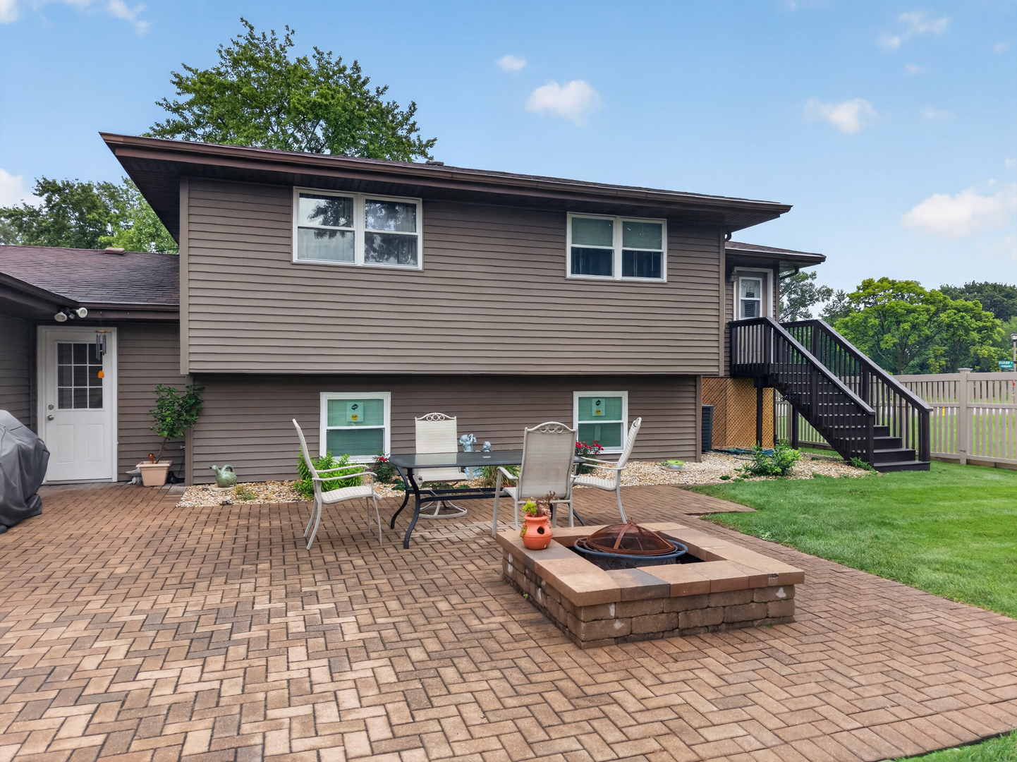 103 Deerpath Drive Property Photo 4