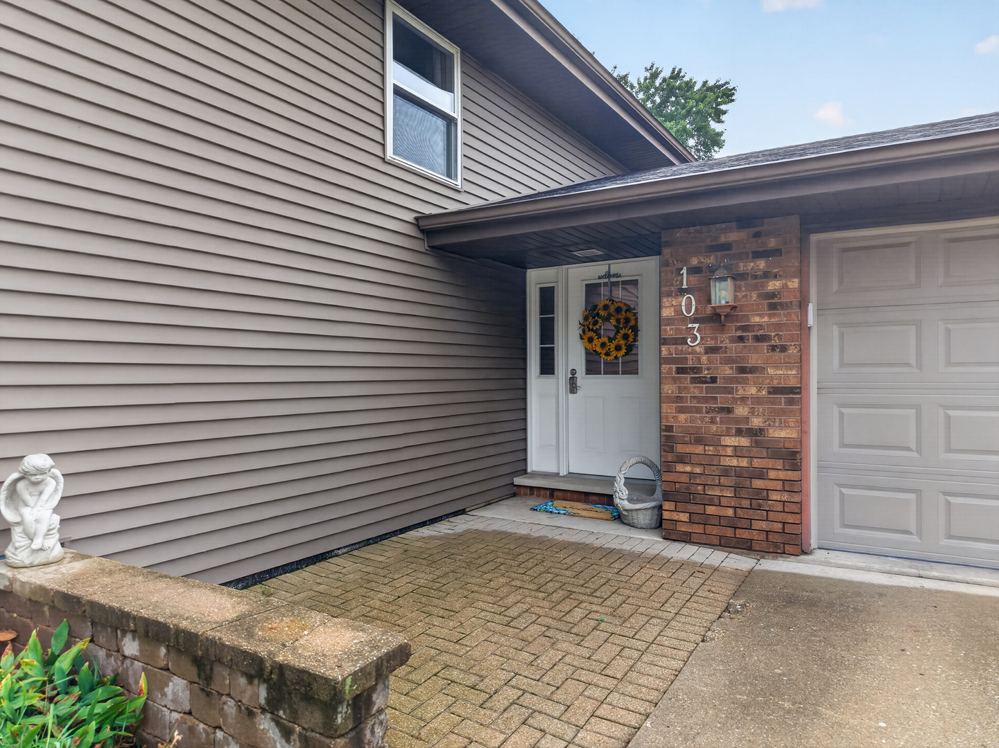 103 Deerpath Drive Property Photo 5