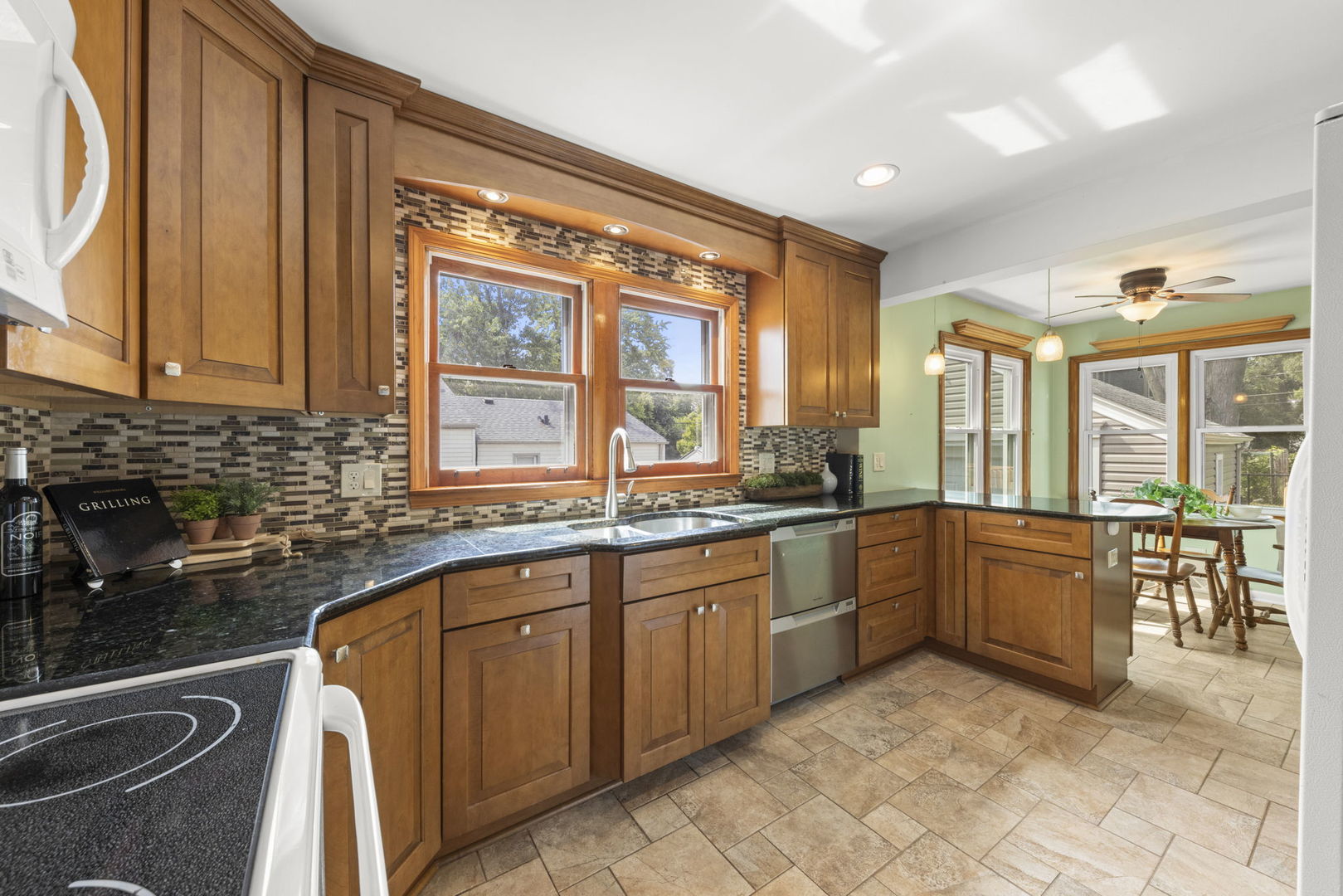 306 N La Londe Avenue Property Photo 4