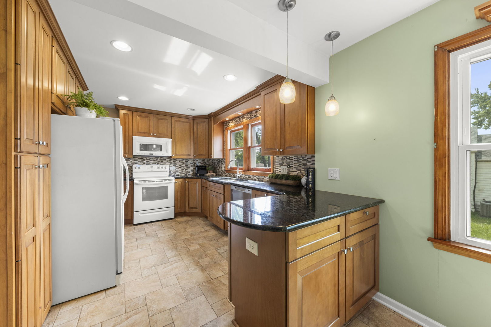 306 N La Londe Avenue Property Photo 5