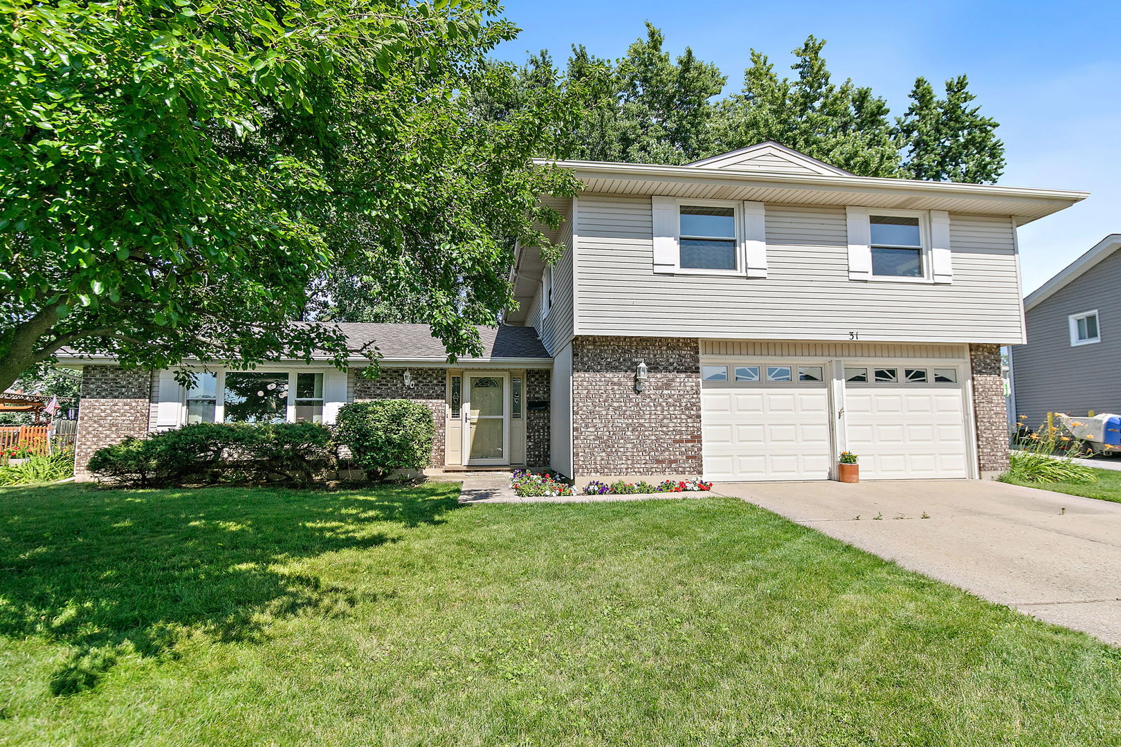 31 S Salem Drive Property Photo 1