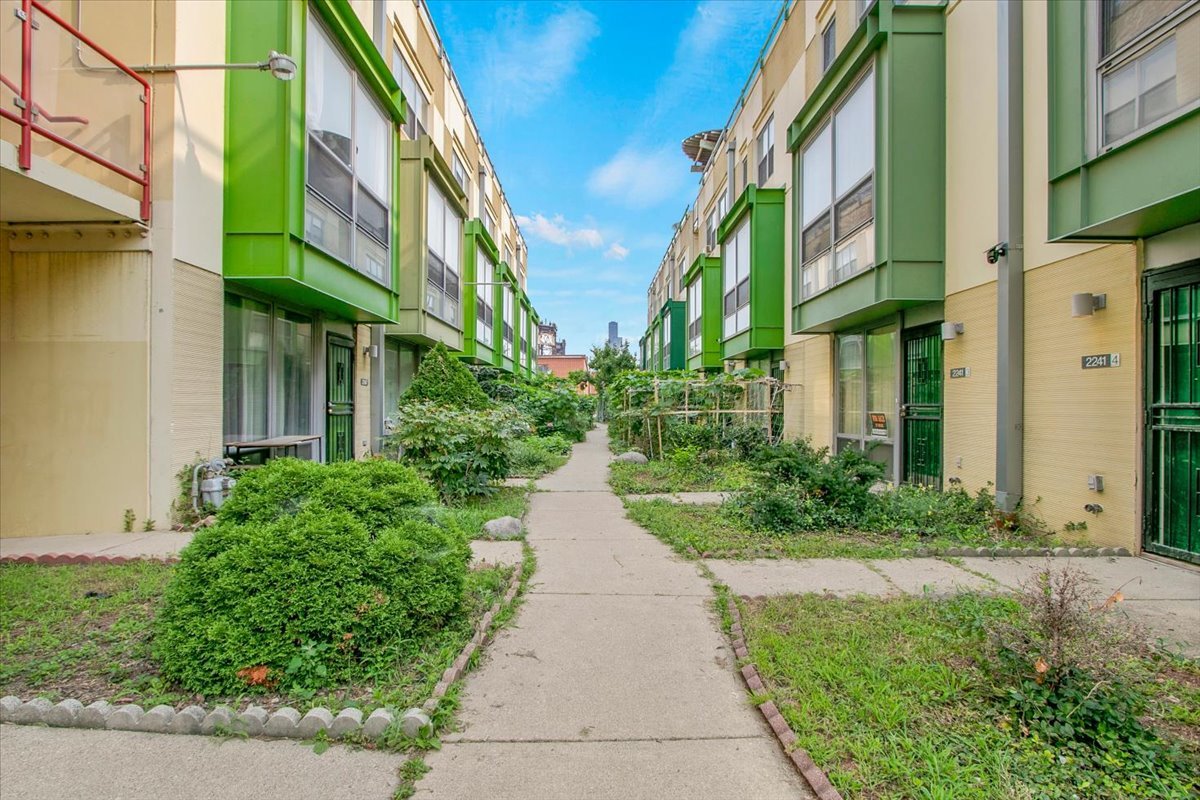 2241 S Archer Avenue 3 Property Photo 2