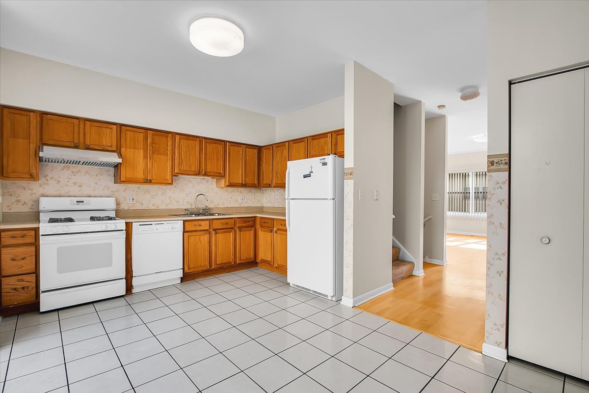 2241 S Archer Avenue 3 Property Photo 7