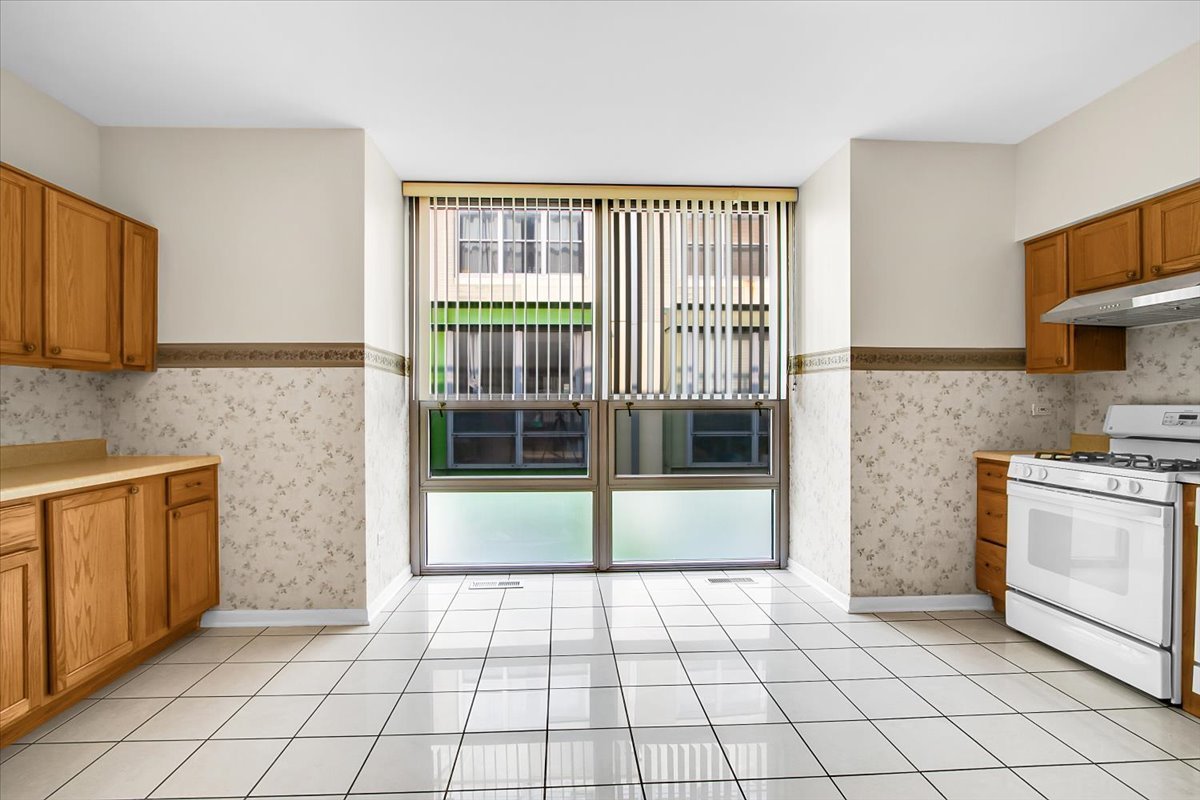 2241 S Archer Avenue 3 Property Photo 9