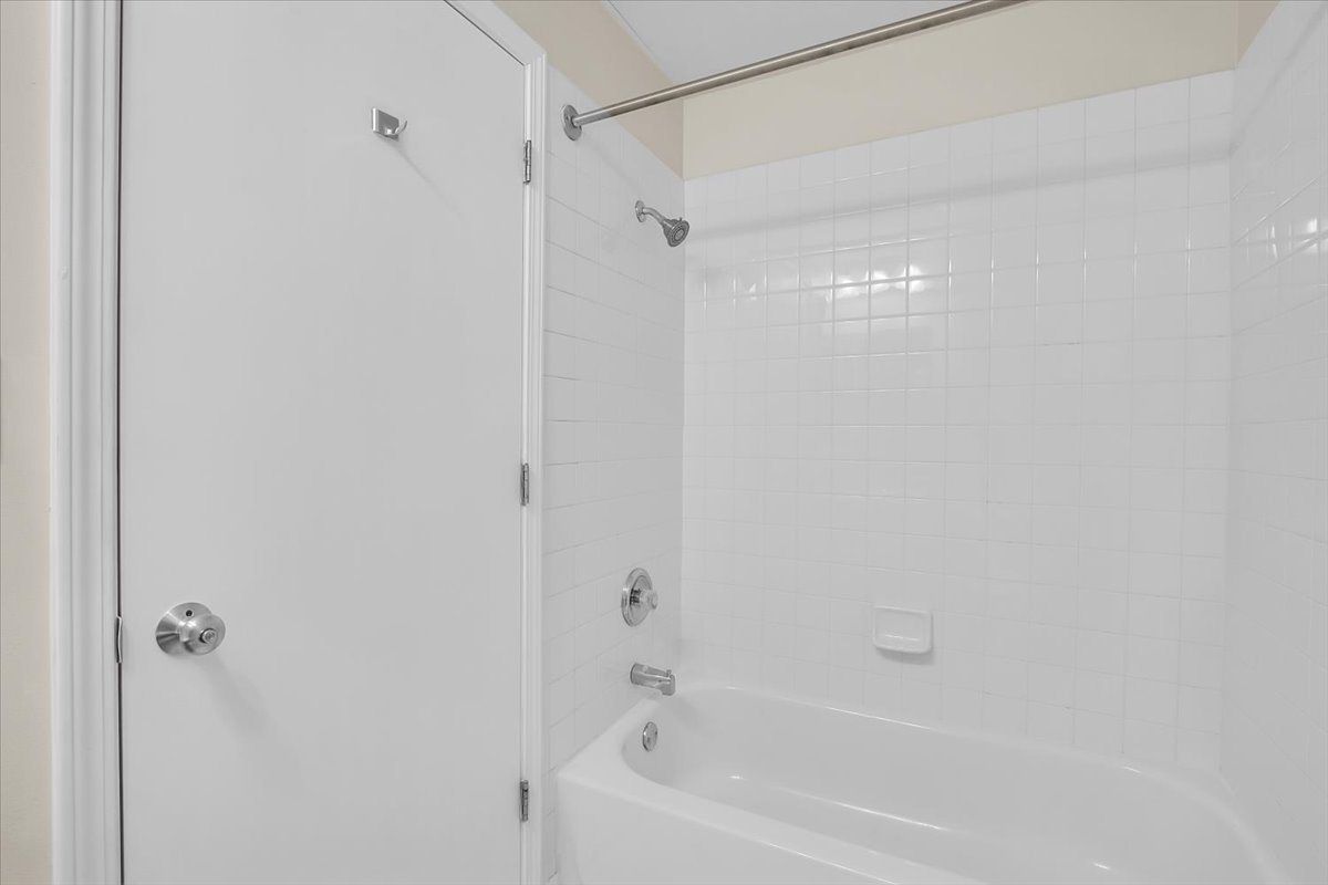 2241 S Archer Avenue 3 Property Photo 14