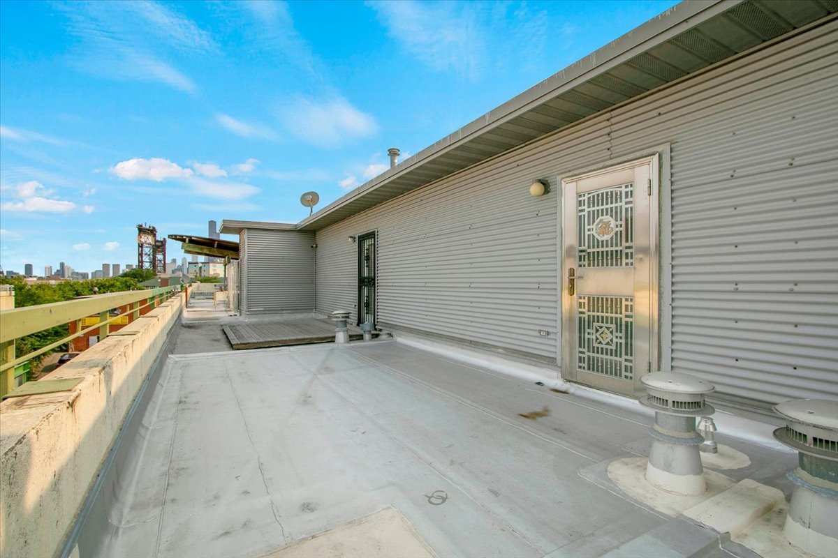 2241 S Archer Avenue 3 Property Photo 16