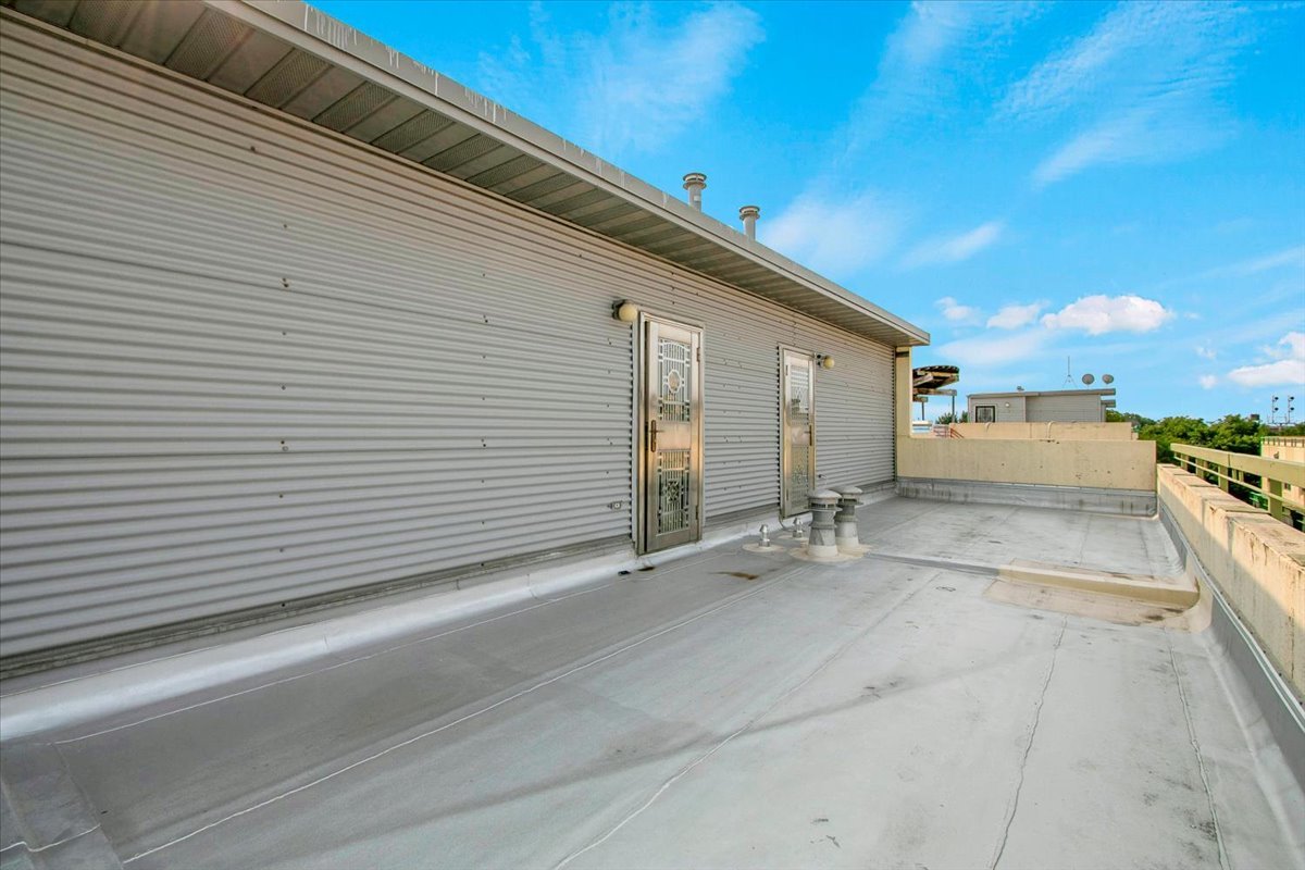 2241 S Archer Avenue 3 Property Photo 17