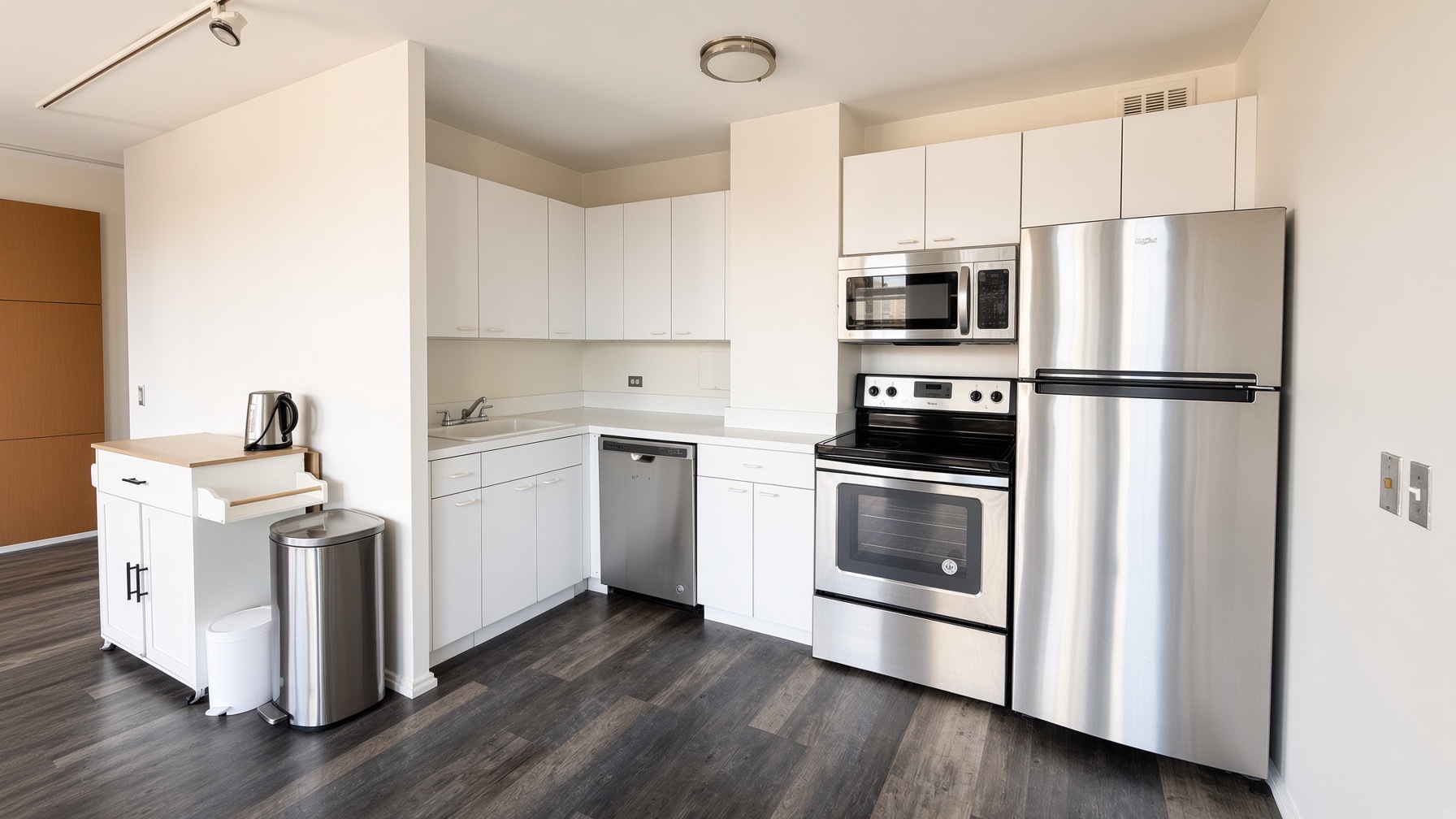 2400 N Lakeview Avenue 614-15 Property Photo 2