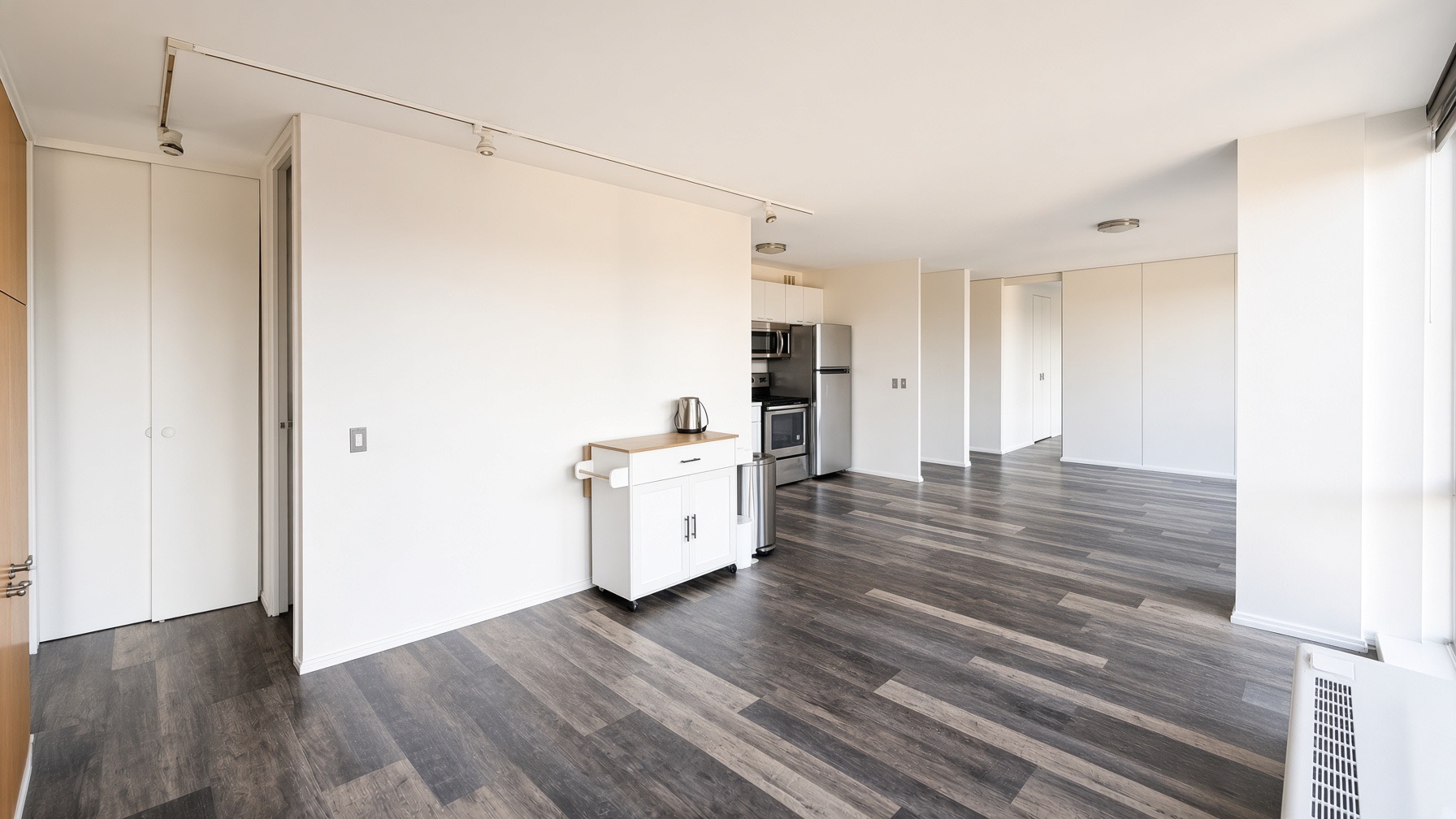 2400 N Lakeview Avenue 614-15 Property Photo 11