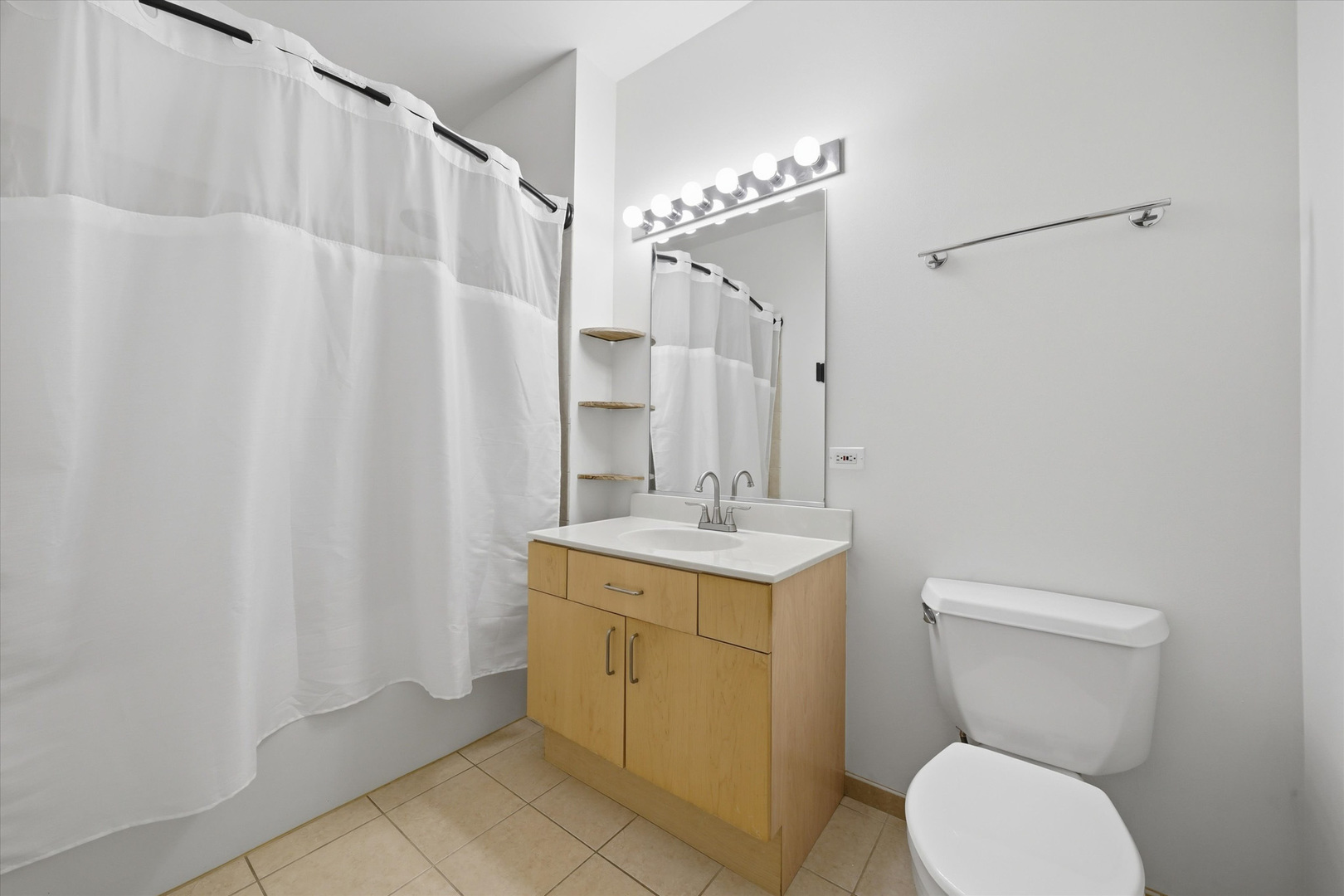 2045 W Concord Place 307 Property Photo 14